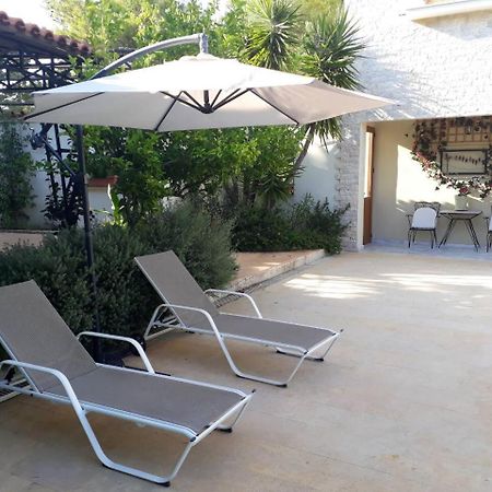 Villa Corina Near The Airport Kouvaras Екстер'єр фото