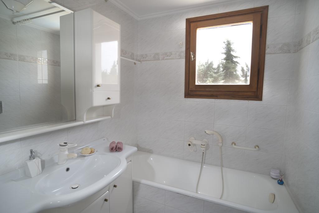 Villa Corina Near The Airport Kouvaras Екстер'єр фото
