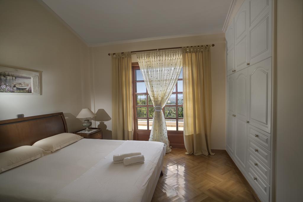 Villa Corina Near The Airport Kouvaras Екстер'єр фото