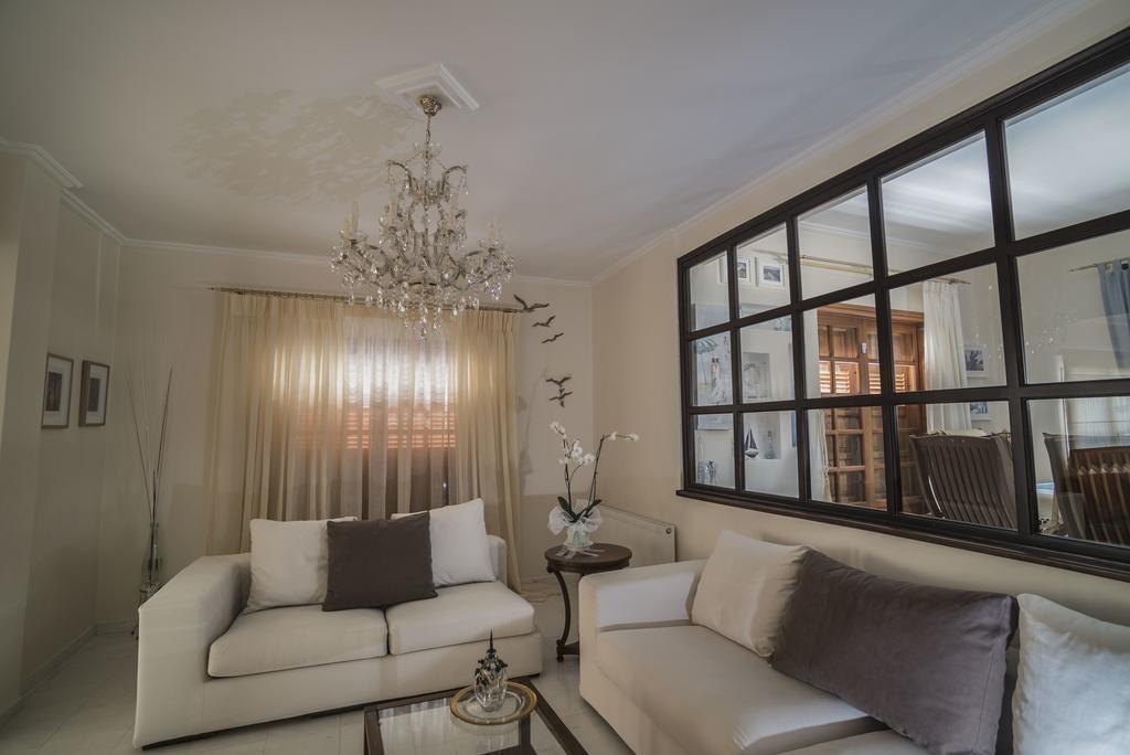 Villa Corina Near The Airport Kouvaras Екстер'єр фото
